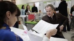 Губернатор Вячеслав Гладков вместе со своей супругой проголосовал на выборах Президента РФ