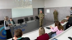 Губкинские студенты посетили час патриотизма «Нам дороги эти позабыть нельзя»