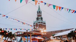 Роспотребнадзор посоветовал россиянам провести новогодние праздники дома