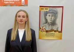 «Не смолкнет слава тех великих лет...»