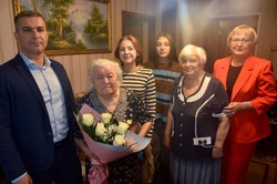Губкинские ветераны получили памятные медали в честь 80-летия Прохоровского сражения