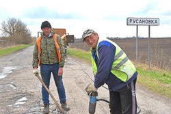 Губкинские дорожники приступили к ремонту асфальтового покрытия в сельской местности