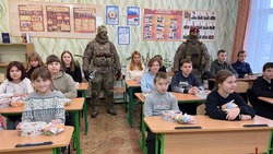 Росгвардейцы привезли школьникам Луганской Народной Республики новогодние подарки из Белгорода