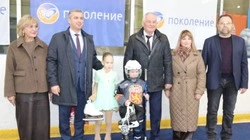 Губкинские фигуристы и хоккеисты получили подарок от фонда «Поколение»