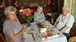 Члены Профсоюза образования поздравили ветерана с юбилеем