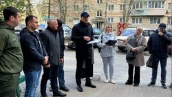 Глава администрации Василий Голиков провёл встречу с жителями многоквартирного дома
