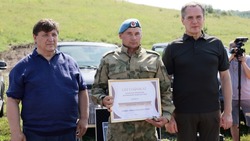 Вячеслав Гладков передал губкинскому батальону самообороны автомобиль и спецоборудование