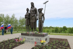Акция памяти «Подвиг солдатских матерей» прошла в Бобровых Дворах