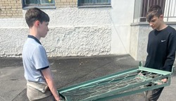 Губкинские лицеисты приобретают полезные навыки в летнем трудовом отряде