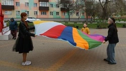Губкинские культработники организовали для детей увлекательную программу «Грустинка и Смешинка»