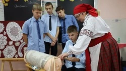 Мастер-класс «Сокровища народной культуры: художественные промыслы России» прошёл в Губкине