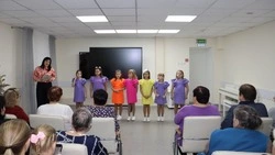 Губкинцы посетили праздничный концерт «Дарите женщинам цветы: море улыбок, музыки и тёплых слов!»