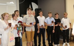 Торжественное вручение паспортов состоялось в День Государственного флага РФ в Губкине