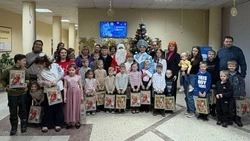 Губкинские многодетные семьи получили новогодние подарки