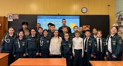 Сотрудники МЧС встретились с учениками губкинского образовательного комплекса «СтартУМ»