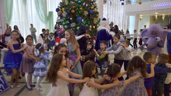 «Единая Россия» устроила новогоднее представление для юных губкинцев