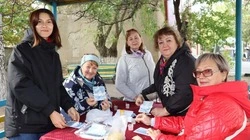 Мастер-класс «Открытка уважения» к Международному дню пожилых людей прошёл в Губкине
