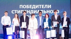 Первокурсникам НИТУ МИСИС вручили стипендии имени Андрея Варичева