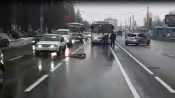 Два автомобиля и пассажирский автобус столкнулись в Белгороде