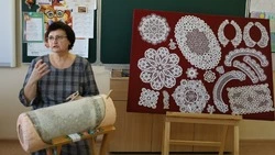 Губкинские учащиеся посетили мастер-класс «Первые шаги в кружевоплетении»