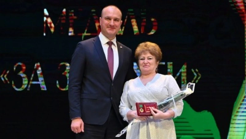 Торжественный вечер «В ритме золотых сердец»: губкинские работники культуры принимали поздравления