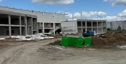 Строители продолжают возведение плавательного бассейна в Губкине