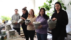  Губкинские студенты  поучаствовали в мастер-классе по изготовлению декоративных кашпо
