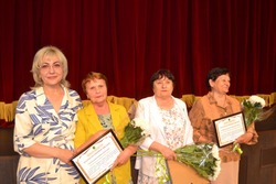 Торжественная церемония награждения педагогов прошла в Губкинском театре детей и молодёжи 