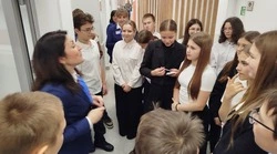 Губкинские школьники побывали с экскурсией в кадровом центре