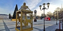 Работники коммунальных служб украшают Губкин к новогодним и рождественским праздникам