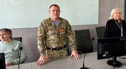 Губкинские студенты встретились с защитником Отечества