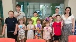 Мастер-класс «Краски лета» прошёл в молодёжном центре «Россия»