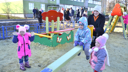 Новая детская площадка открылась в Бобровых Дворах