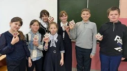 Губкинские школьники приняли участие в мастер-классе по традиционной русской росписи – хохломе