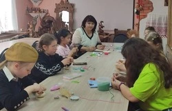 Мастер-класс «Бусы чародейки» прошёл в Доме ремёсел города Губкина