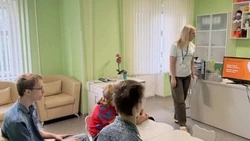 Психолог Комплексного центра Ксения Астанина провела тренинговое занятие для подростков