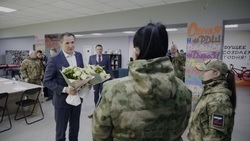 Вячеслав Гладков поздравил с наступающим женским днём девушек из территориальной обороны