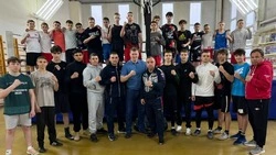 Губкинские боксёры встретились с олимпийским чемпионом