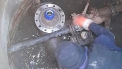 Сотрудники водоканала заменили участок уличной сети в Губкине