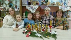 Юные губкинцы и их родители посетили новогоднюю мастерскую «В гостях у Деда Мороза»