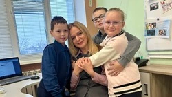 День, наполненный теплом и улыбками, провели губкинские гимназисты