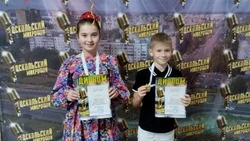 Копилка достижений студии сольного пения «Колибри» пополнилась наградами