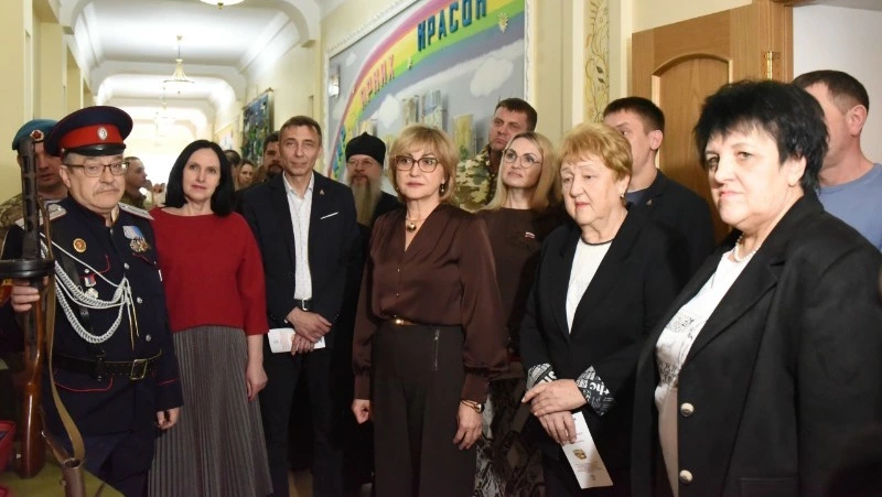 Губкинцы торжественно открыли муниципальный проект «Передвижной музей в чемодане «Чемодан историй»