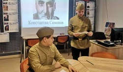 Губкинские библиотекари провели литературный квартирник «Слово о любви и войне»