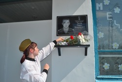 Мемориальная доска в память о погибшем в ходе СВО Павле Титове появилась в Губкине 