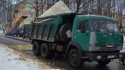 Коммунальные службы продолжили уборку снега на территории Губкинского городского округа 