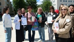 Губкинские библиотекари присоединились к Всероссийской акции «Бегущая книга»