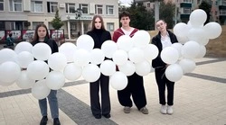 Губкинские волонтёры провели трогательную акцию «Белые шары памяти: вечная память о Беслане»