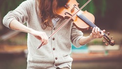 Одарённые дети из малоимущих семей смогут получить музыкальный инструмент и спортинвентарь