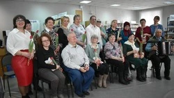 Губкинские библиотекари провели праздничный вечер «Про весну, любовь и красоту!»